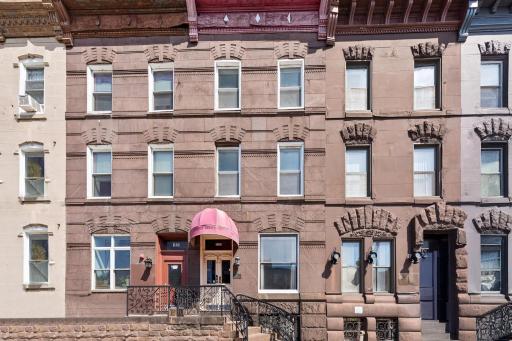 Alina & Fanny - Philadelphia S Broad St - Housity