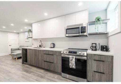 Fancy Downtown House with HOT TUB & BBQ by GLOBALSTAY - Housity