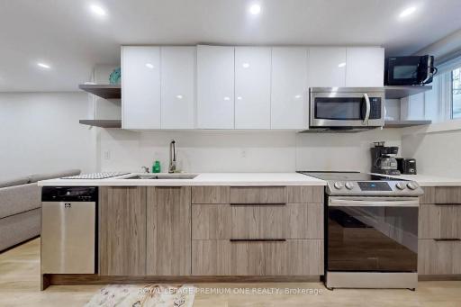 Fancy Downtown House with HOT TUB & BBQ by GLOBALSTAY - Housity