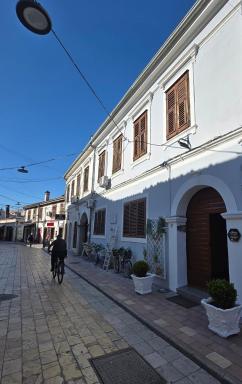 Art Rooms Gjuhadol - Housity