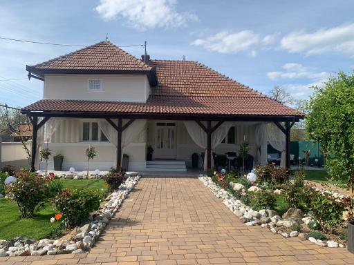 CASA LUI MOȘU - Housity