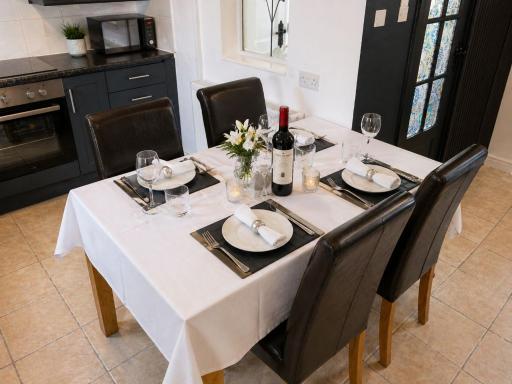 Falstaff Cottage for up to 5, Stratford upon Avon - Housity