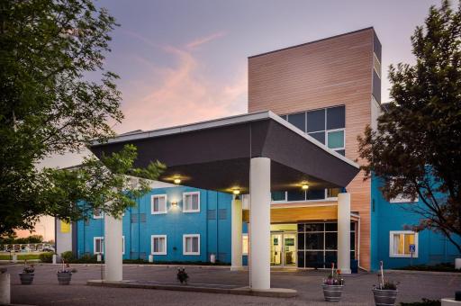 Home Inn Medicine Hat - Housity