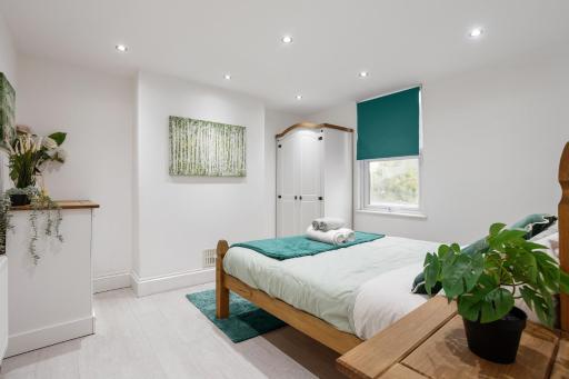 NEWLY REFURBISHED 2 BEDROOM APARTMENT IN THE HEART OF GREENWICH - Housity