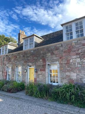 No 1 Stable Yard, Wemyss Castle Estate - Housity