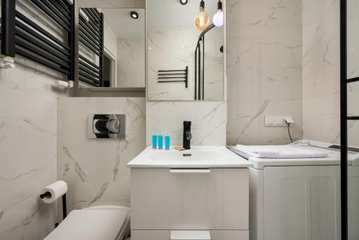 Metro Kondratowicza Stylish Apartment by BookingHost - Housity
