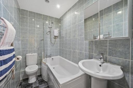 Uwch-y-llyn - Housity