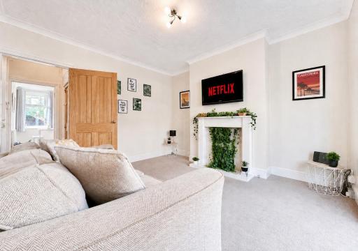 EasyRest House 2 Grantham - 6 Beds & Free Parking - Easy Location - Access to A1, Town Centre & Shops - Housity