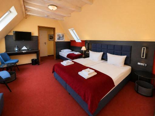 Hotel Schwarzenbek - Housity