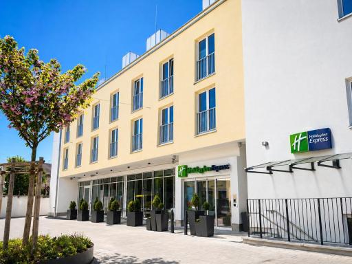 Holiday Inn Express Munich Airport - Erding by IHG - Housity