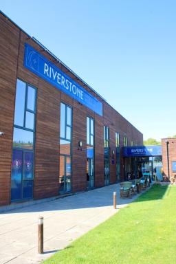 Riverstone Lodge Hotel - Housity