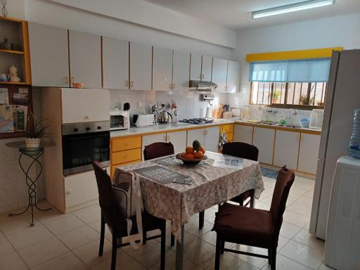 Shared Top 1st floor villa - Housity