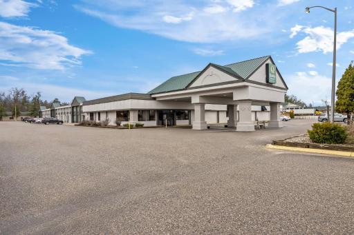 Quality Inn & Suites - Housity