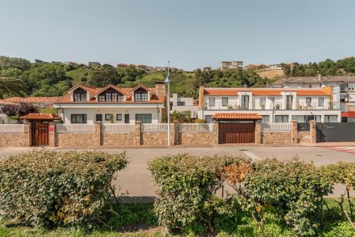 Villas de La Ribera - Housity