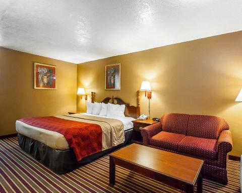 Econo Lodge Dyersburg I-155 - Housity