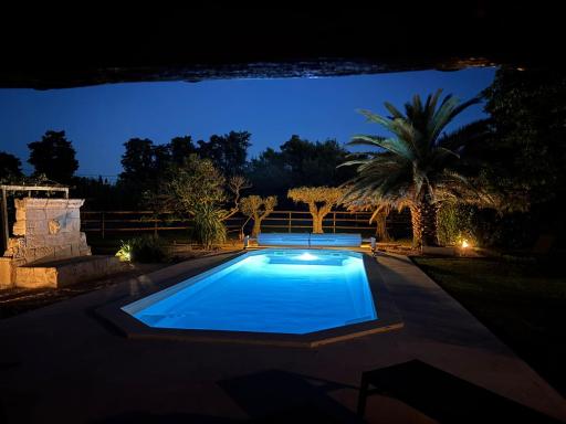 Le Mas des Fontaines -Piscine proche Avignon et Saint Rémy de Provence - Housity