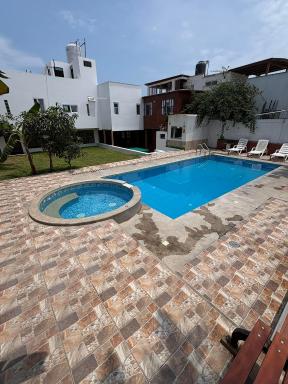 Alojamiento familiar con piscina cerca al mar - Housity