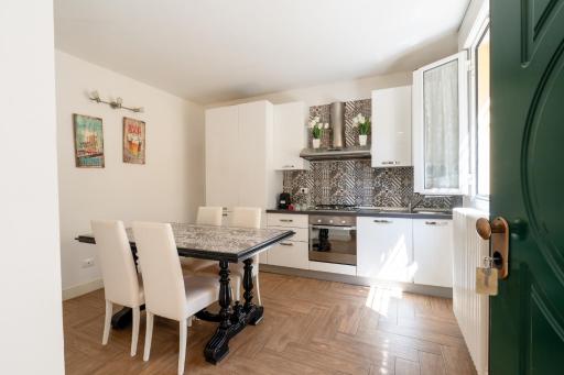 Gold Apartment - Housity