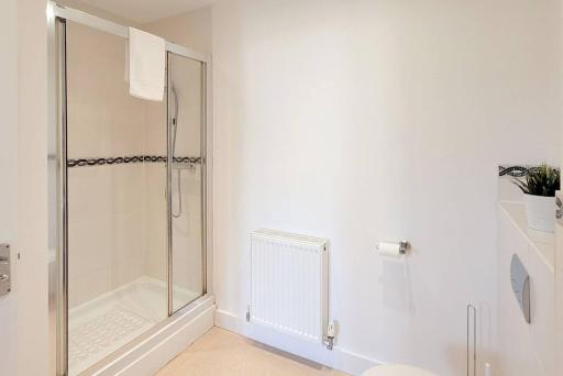 4 Bedroom House By Your Lettings Short Lets & Serviced Accommodation Peterborough With Free WiFi,Netflix and more - Housity