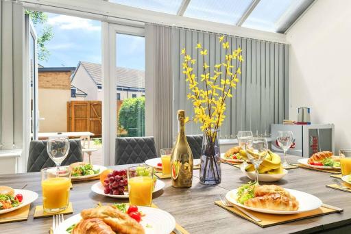 4 Bedroom House By Your Lettings Short Lets & Serviced Accommodation Peterborough With Free WiFi,Netflix and more - Housity