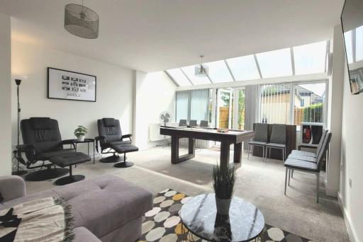 4 Bedroom House By Your Lettings Short Lets & Serviced Accommodation Peterborough With Free WiFi,Netflix and more - Housity
