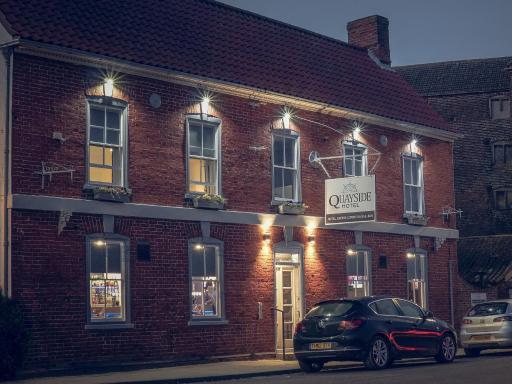 Quayside Hotel & Bar - Housity