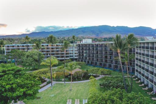 OUTRIGGER Kāʻanapali Beach Resort - Housity