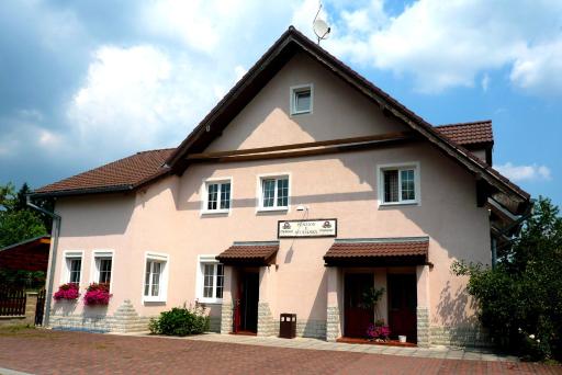 Penzion U Studánky - Housity