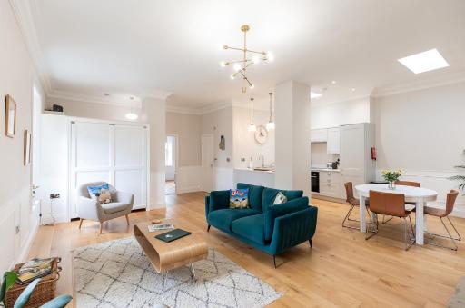 SWALEDALE, OLD SCHOOL ROOMS - Luxury Apartment in Richmond, North Yorkshire - Housity