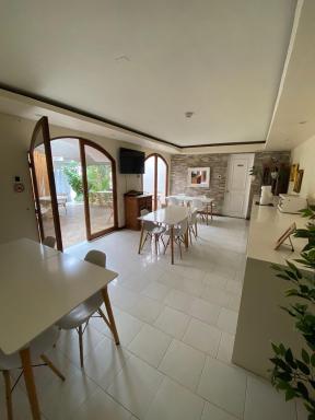Beachfront Hotel Puerto Chinchorro - Housity