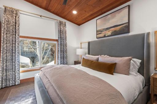 KBM Resorts - Easy walk to Main Street Close to Deer Valley hot tub wood fireplace - Housity