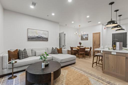 KBM Resorts: Walk to Ski Lift Easy Elevator Access Main Street Com Hot Tub Restaurants Views - Housity