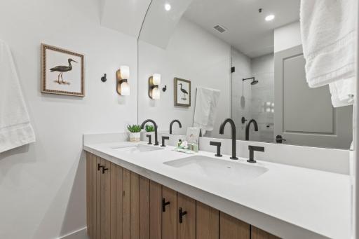 KBM Resorts: Walk to Ski Lift Easy Elevator Access Main Street Com Hot Tub Restaurants Views - Housity