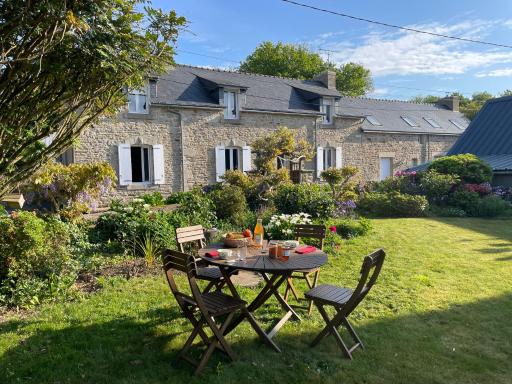 La Guillerette, authentique longère bretonne - Housity