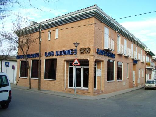 Hotel Los Leones, el más cercano a Warner - Housity