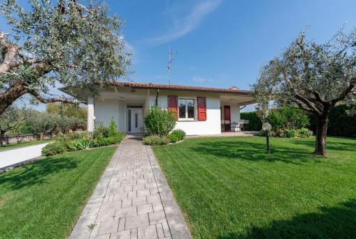 Villa Garibaldi with Private Garden - Housity