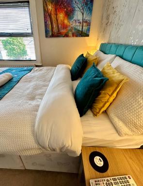 Convenient Contractor Stay Free Parking Walk To Weatherspoons - Housity