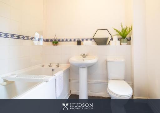 Telford 2-Bedroom Apartment - Housity