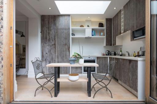 Retreat to a Stylish 1 Bedroom Flat in Chelsea - Housity