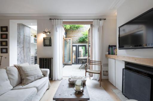 Retreat to a Stylish 1 Bedroom Flat in Chelsea - Housity