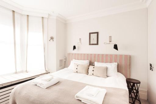 Retreat to a Stylish 1 Bedroom Flat in Chelsea - Housity