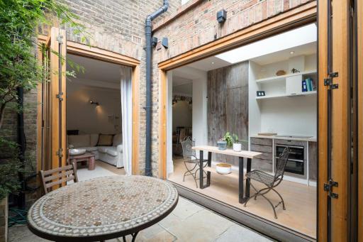 Retreat to a Stylish 1 Bedroom Flat in Chelsea - Housity