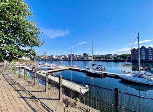 Travel Proud Dunrobin Apartment Ayr - Housity