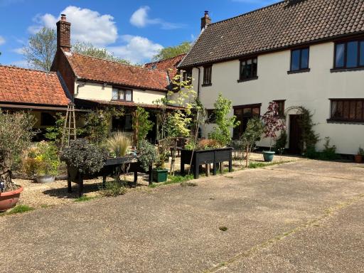 Valley Farmhouse, Westhall - Housity