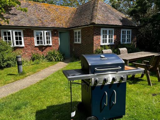 Green Cottage in grounds of Grade II* Frognal Farmhouse - Housity