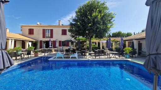 Hôtel Le Mas Des Amandiers - Housity