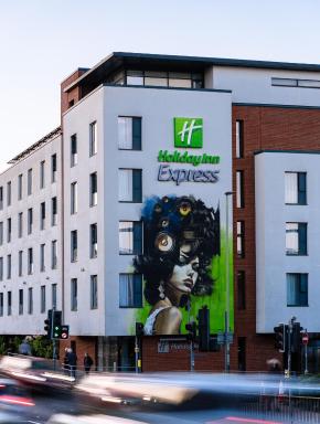 Holiday Inn Express Cheltenham Town Centre, an IHG Hotel - Housity