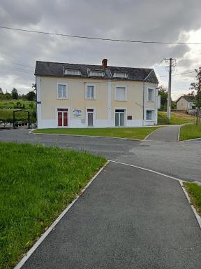 Hôtel Restaurant de la Gare (Studios Du Breuil) - Housity