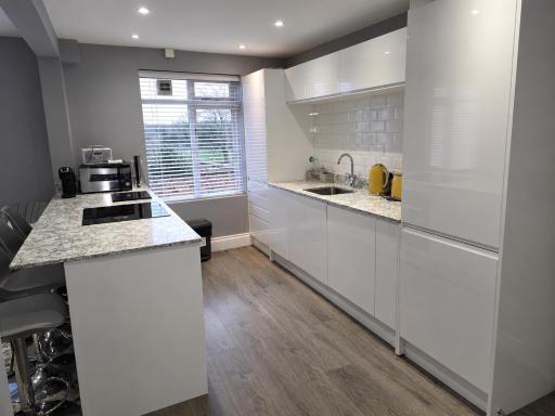 The POPULAR Chester Racecourse Apartments, Sleeps 4, FREE Parking - Housity