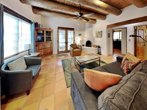 Deseo de Santa Fe, 2 Bedrooms, Patio, WiFi, Sleeps 4 - Housity